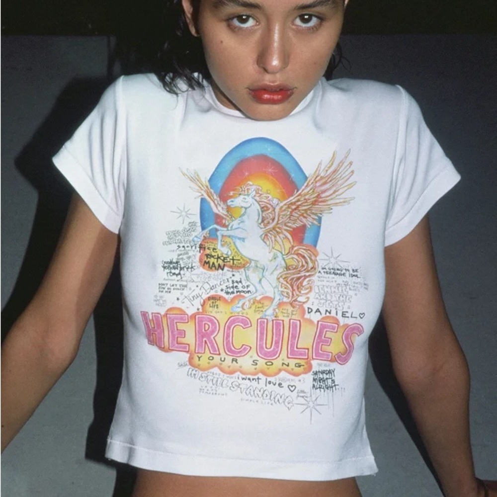 REALISATION PAR X ELTON JOHN
Hercules Baby Tee